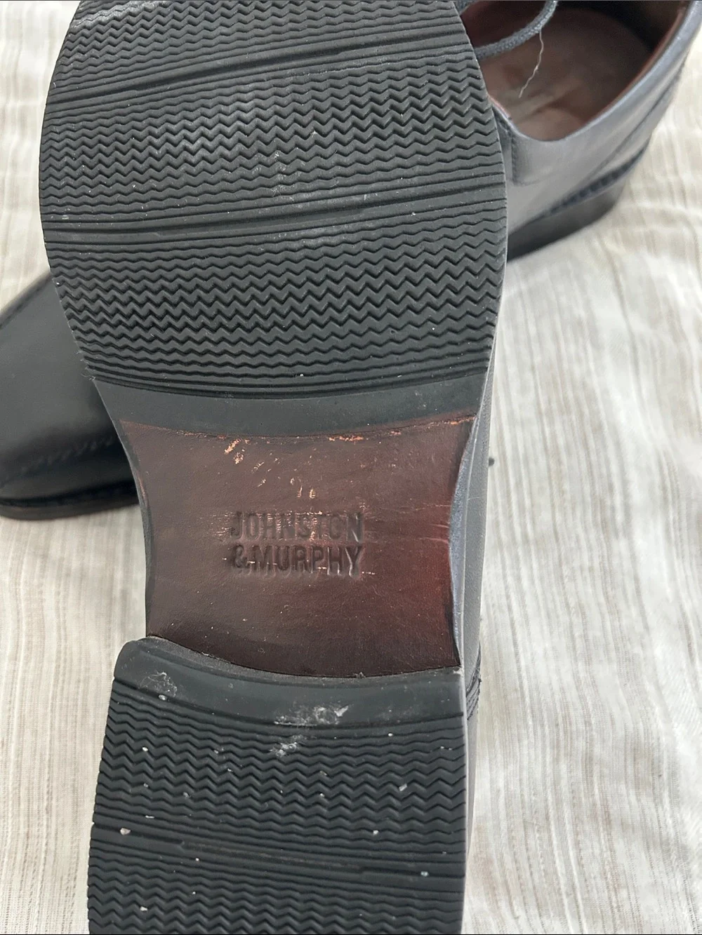 Johnston & Murphy Men's Black Leather Cap-Toe Oxfords
